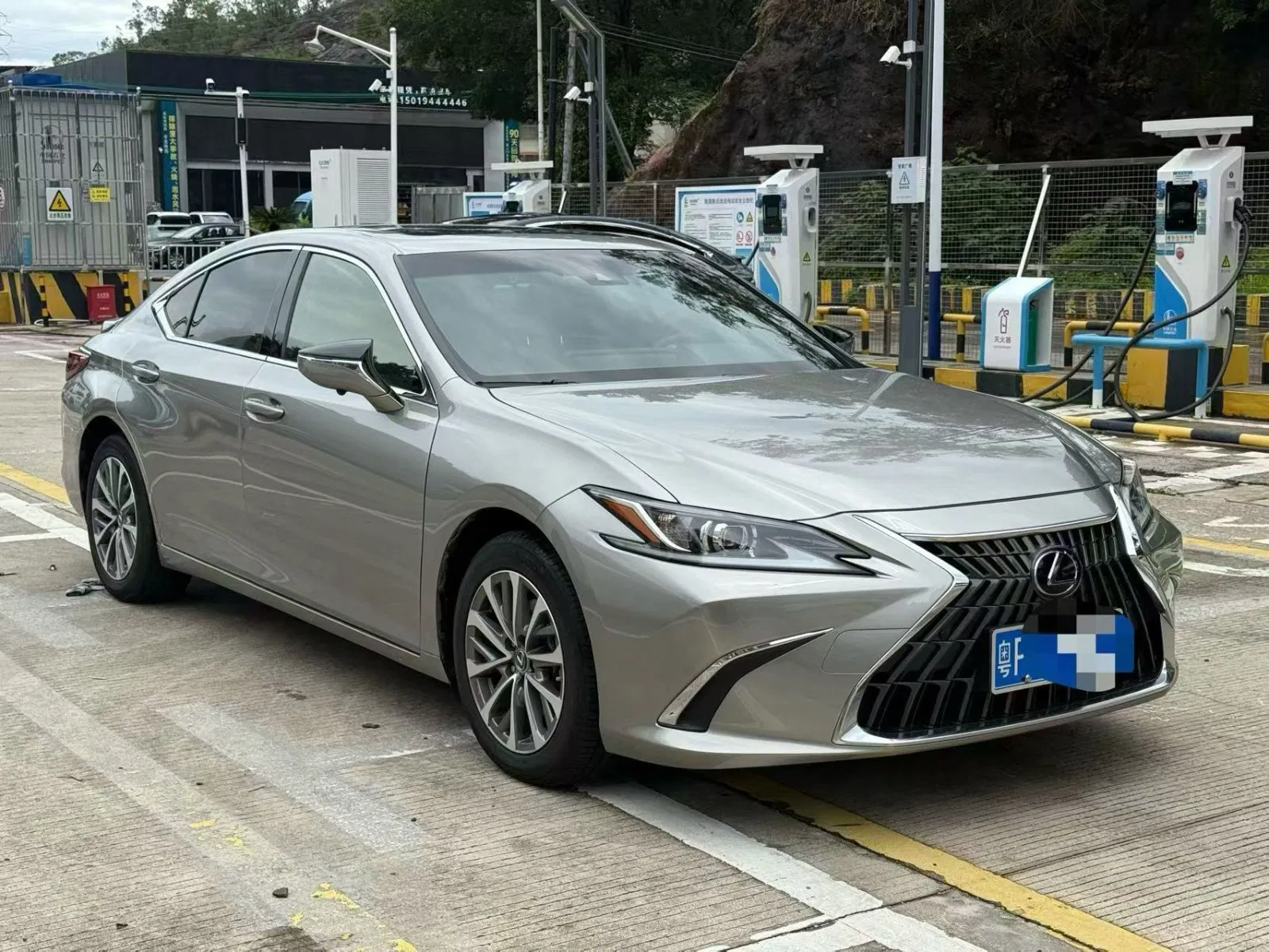 雷克萨斯EH300 实拍图 2
