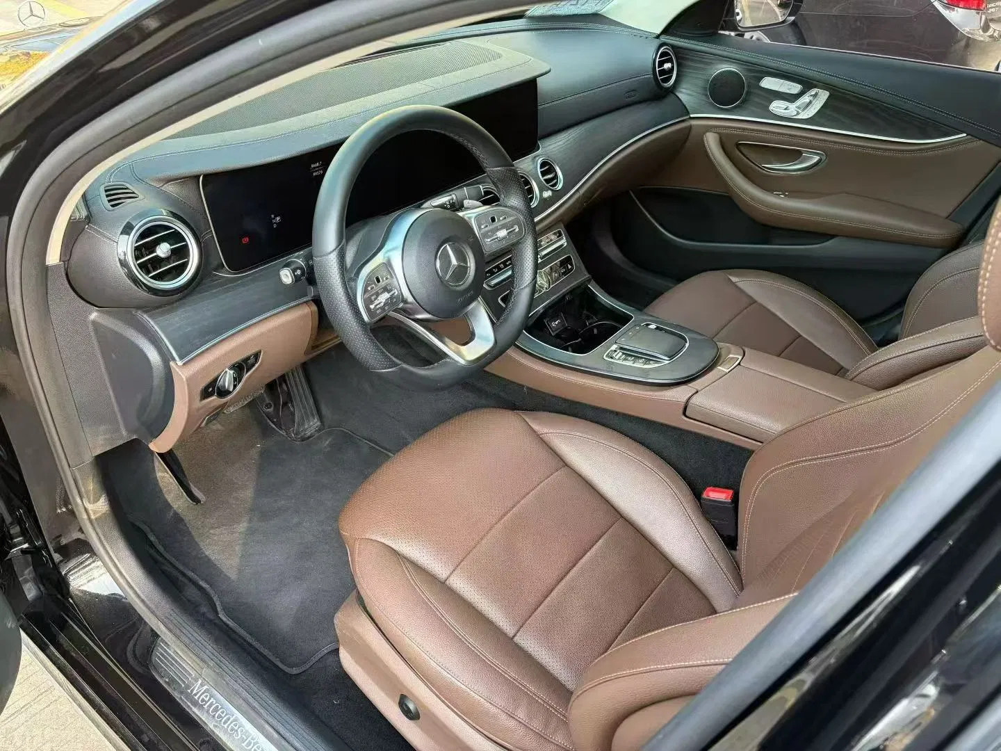 奔驰E300 实拍图 4