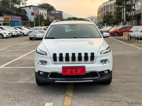 吉普自由光